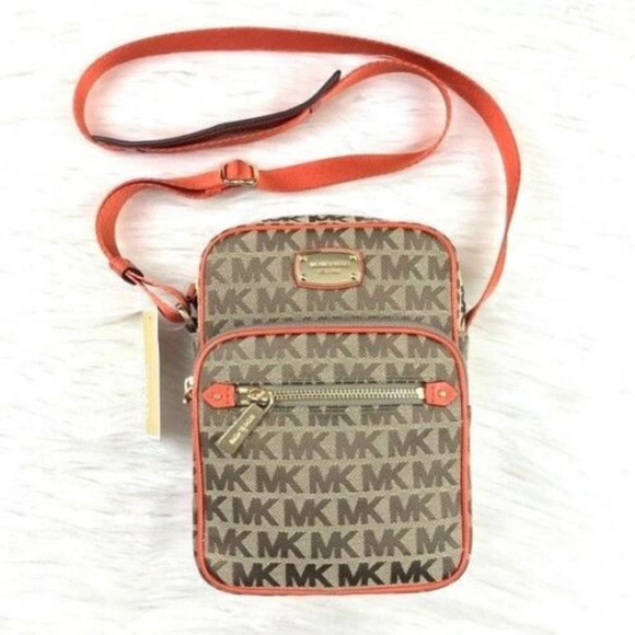 Michael Kors Bedford Messenger Crossbody Bag - Picture 4 of 7
